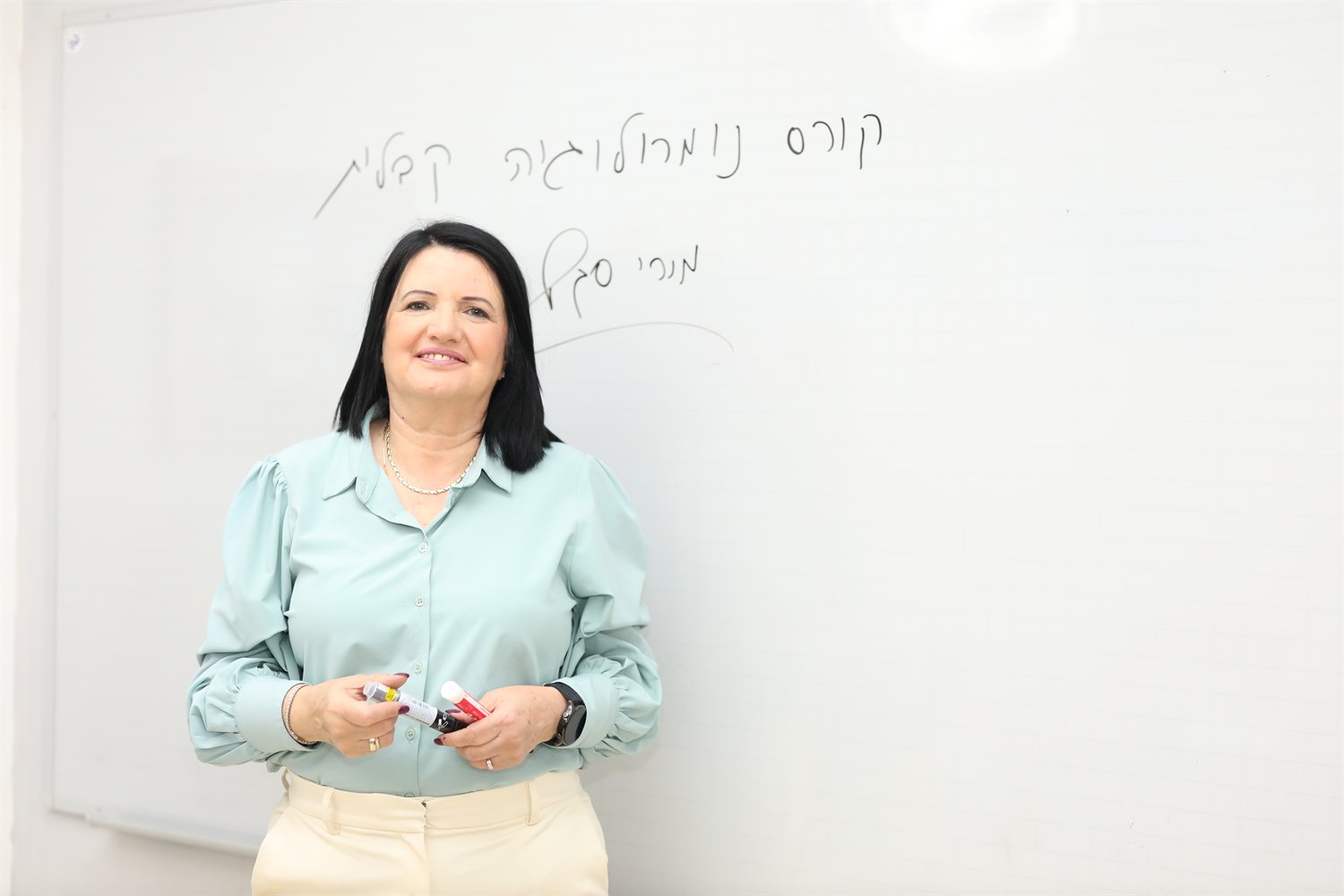 מירי סגל מלמדת נומרולוגיה קבלית